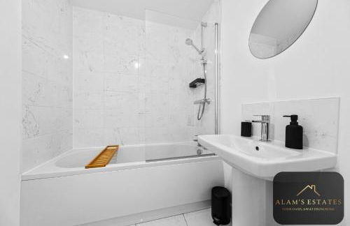 Spacious 2-Bed House, Free Parking, Fast Wi-Fi, Netflix, Contractors Welcome - Photo 29