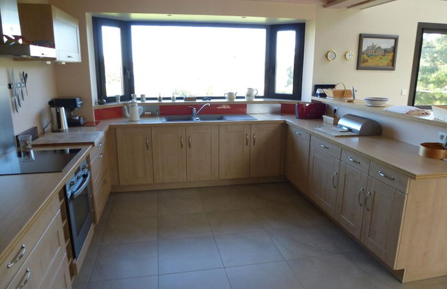 Nice Villa With Magnificent View in Plougasnou - Photo 8