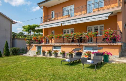 Apartment Flowers - Photo 35