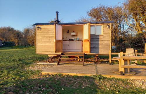 Under the Stars Shepherds Huts at Harbors Lake - Photo 8