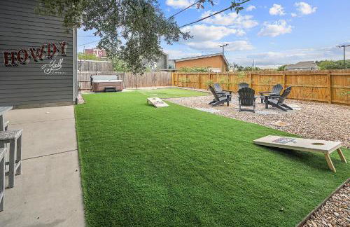 Luxury 5 BR 4 Bath, Hot Tub, Outdoor Kitchen, Across Street from Kyle Field! - Foto 46