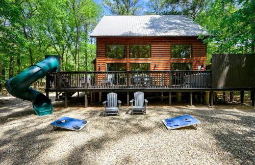 Hickory Bear - Cabin surrounded by pines, Sleeps 10, Hot Tub, Fire Pit, Arcade, Foosball Table & Deck Slide - Photo 69