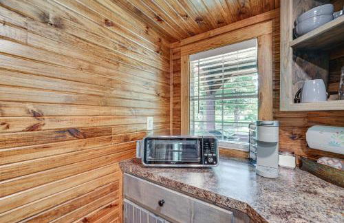 Couples Cabin in Broken Bow about 5 Mi to Downtown! - Foto 8