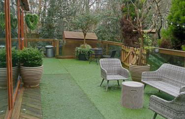 Private Couples hideaway with hot tub - Photo 23