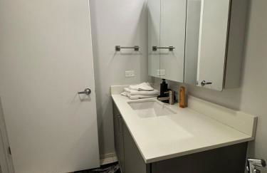 Cozy 2 bedroom condo by lakeshore - Foto 8