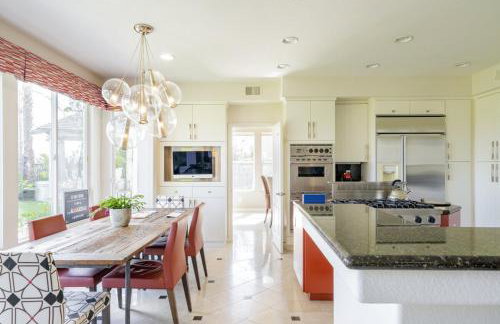 Luxe Family Villa ,116 inch Theater, Yard , Near Beaches - Photo 17