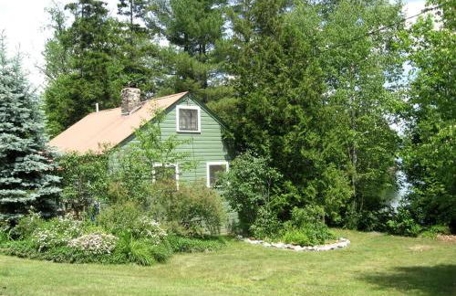 Family-Friendly Cabin Rental with Private Porch near Lake George, New York - Foto 1