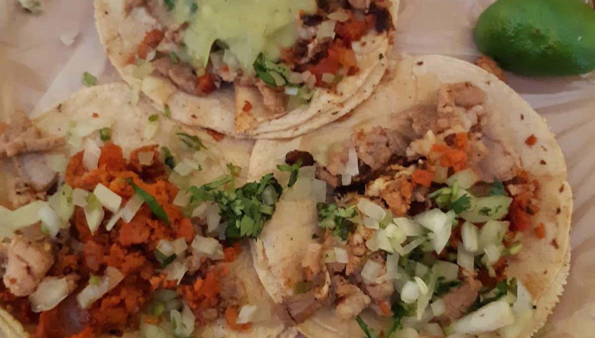 Disfrutando de unos tacos