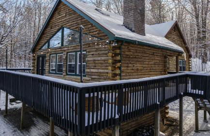 Half Moon by Avantstay 4BR Cabin w/ Large Deck & Yard w/ Patio & Outdoor Dining - Foto 18