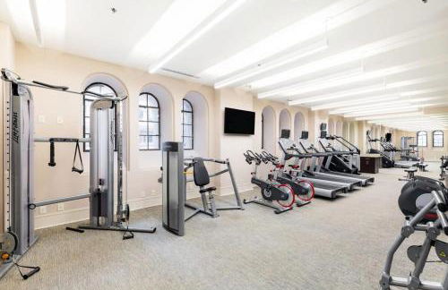 2BR Distinguished Apartment Rooftop Deck & Gym - Foto 26