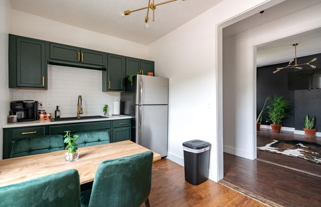 NEW Luxe Pet Friendly Free Parking Downtown - Foto 53