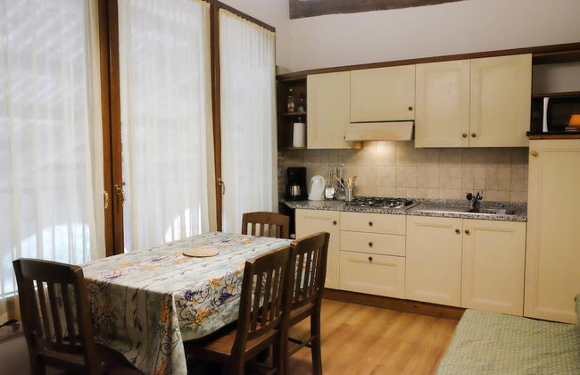 Tigli Apartment With two Bedrooms and one Bathroom on the Second Floor With 4 Metre Glass Window Apartment 6 - Foto 5