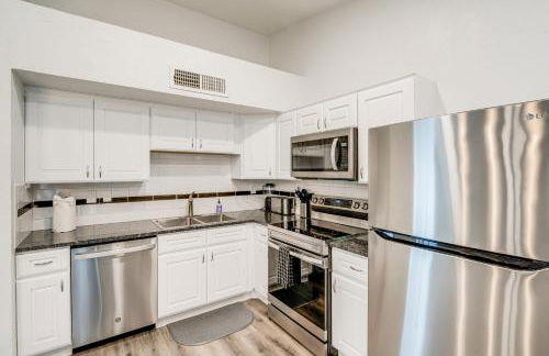 Game Room and Patio Family Home in The Colony! - Foto 10