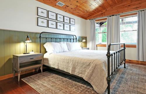 Lakefront Lodge with King Beds and Game Lounge - Foto 18