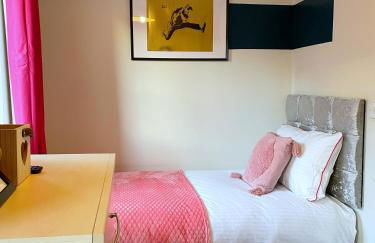 Mayflower 3 Bedrooms House 7 Beds 2 Showers Off Road Parking - Foto 13