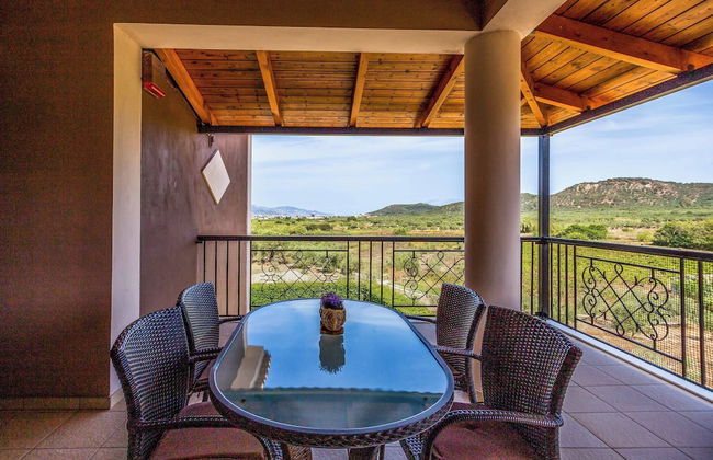 Maggie Alonia - Photo 28