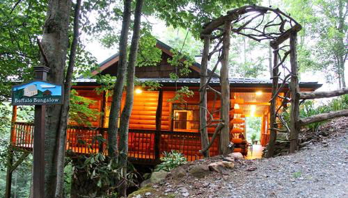 Romantic One-Bedroom Cabin with a Fireplace near Asheville, North Carolina - Foto 1