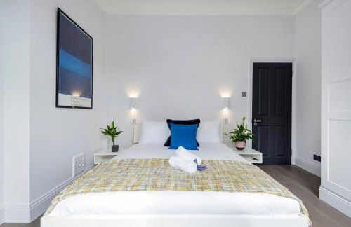 Modern and Bright Highgate Gem - Photo 32