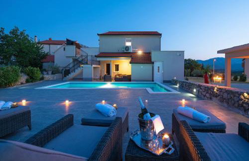 Villa in Ugljane With Private Pool - Foto 2