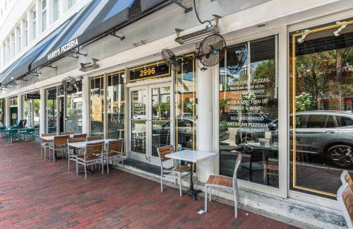 Breathtaking Direct Bay Views 2 bedroom condo with parking - Foto 37