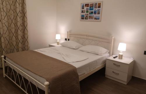 SUNNY HOLIDAYS APARTMENT - Photo 2