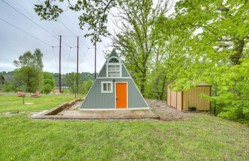 Cozy Cabin w/ Fire Pit: Walk to Lake Taneycomo! - Photo 4