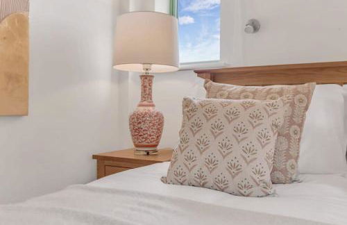 Honeysuckle Cottage - Hot Tub Packages Available - Photo 12