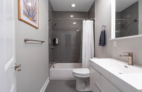 Stylish 3BR w Pool Table & Garage - Foto 38