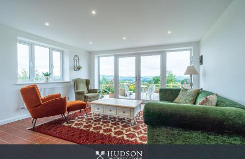 Modern Snitton Cottage & Gardens - Photo 9