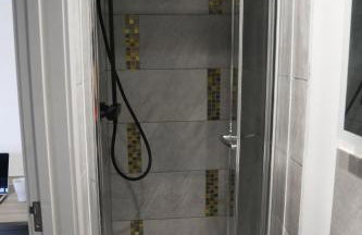 Modern 4 BR flat with 4 ensuites in central Reading - Photo 9