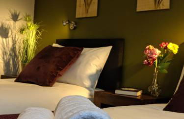 Crown Meadow - 4 Bedroom House - Heathrow - ExcellentStays - Photo 8