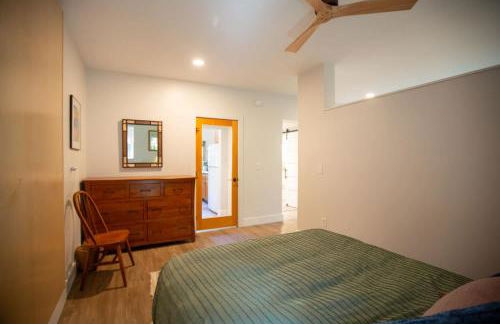 Modern Woodland Escape w Wshr dryer and Large Yard - Foto 19