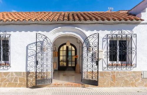 Cambrils Beach - 8 min to Beach - AC - WiFi - Terrace - 8 Guests - Photo 6