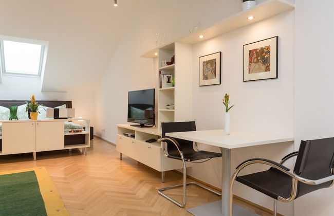 Jupiter Apartment Esslinggasse - Photo 17