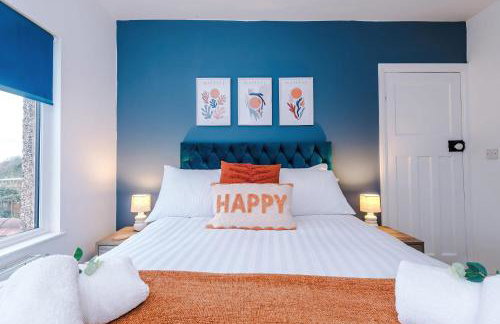 Spacious 3 Bed Home in Great Location by 53 Degrees Property - Ideal for Business with Parking - Foto 18