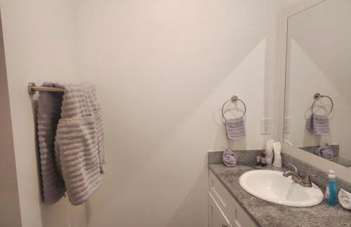 Relax and Explore Poolside Stay Near Local Spots - Foto 19