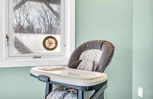 Maine Pondfront Home Sleeps 22 - Pool & Hot Tub - Photo 7