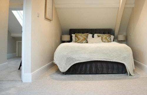 Modern 2 Bed 2 Bath Apartment in Prime Jesmond Location - Photo 15