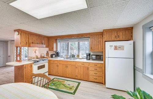 Amish Country Apartment with Cozy Fireplace! - Foto 11