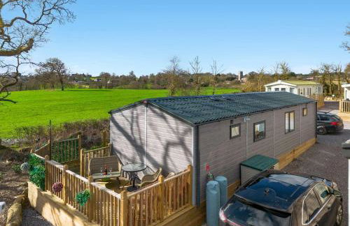 Peaceful Lake Retreat - Fishing Lakes, Heated Outdoor Swimming Pool 500yrds on Sister Park , Pool Open April to September - Foto 7