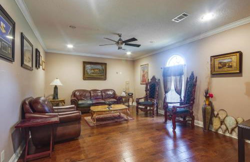 Homey Greenwood Getaway with Patio and Backyard - Foto 6