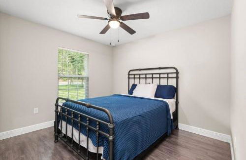 Pet-friendly, Heated Pool, Close to Everything 3 Bedroom Home - Foto 15