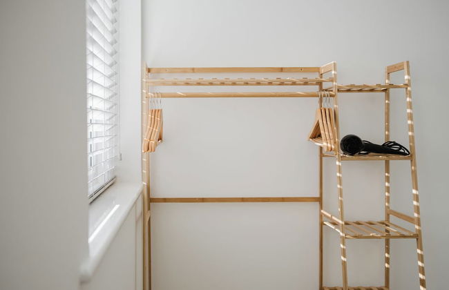 Corner House - Bright 2BD in Cheltenham - Photo 2