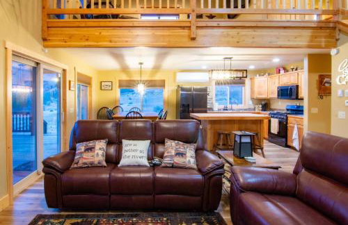 Stunning Salmon Riverfront Cabin - Foto 19