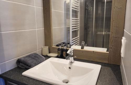 Plein Soleil 3 bedroom apartment with stunning mountain views - Photo 17