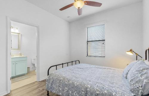 Enchanting 3 Bedroom Home Waterfront Pool and Spa - Foto 13