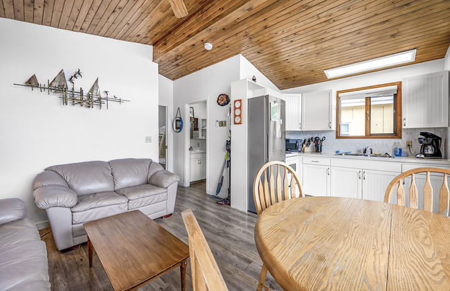 Cozy Cottage by the Lakeshore 4 - Photo 7