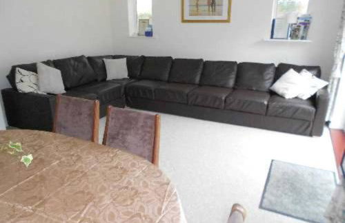 AVON BEACH RETREAT by BOURNECOAST- A Lovely Bungalow by the Sea with a Garden and Parking - HB2087 - Foto 5
