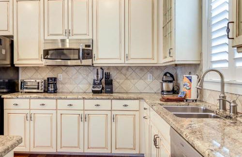 Extended-Stay Oasis! Prime St Pete Home with Office - Foto 13