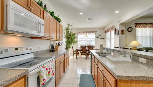 22 Mi to Disney Kissimmee Home with Pool and Hot Tub - Foto 3